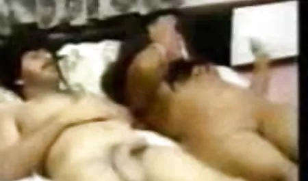 बेब kicks में हिंदी सेक्सी मूवी वीडियो एक तंग गधा