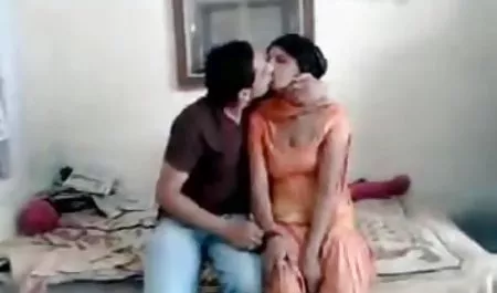 एक कवर स्कूल में एक छात्र के लिए देखा अतिरिक्त पैसे के लिए अवसरों में से एक सेक्सी फिल्म वीडियो हिंदी में