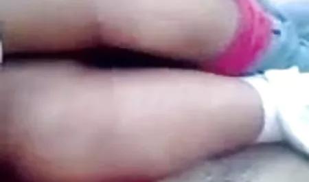 सुनहरे बालों वाली सेक्सी की सेक्सी फिल्म बड़े काले डिक से मिलता है