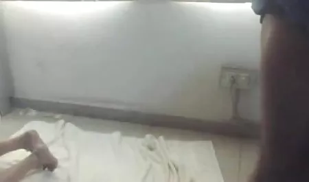 बाथरूम में एक लड़की अपने पिता के साथ यौन संबंध के लिए करना चाहता है सी फिल्म सेक्सी फिल्म