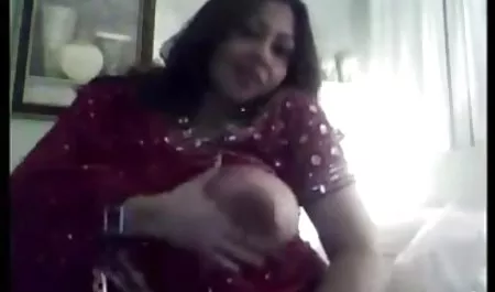 उसके पति की स्कर्ट सेक्सी फिल्म इंग्लिश मूवी और एक कमबख्त कैंसर हो