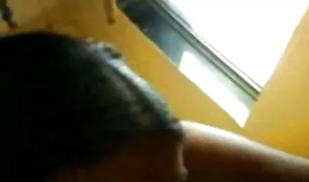 होटल के छज्जे पर साशा के साथ सभी सेक्सी फिल्म कमबख्त