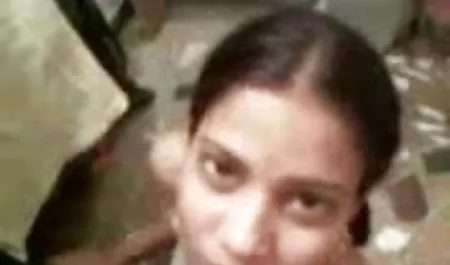 पत्नी नि: शुल्क अश्लील के साथ आबनूस आदमी और हिंदी में सेक्सी फिल्म का वीडियो उसके पति