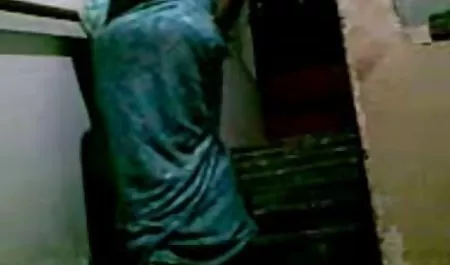 रेड इंडियन उसे बिल्ली अश्लील देख सेक्सी सेक्सी फिल्म हिंदी में रहा है, जबकि