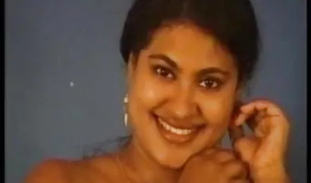 सुंदर गिलास के साथ घर का बना अश्लील सेक्सी इंग्लिश फिल्म वीडियो