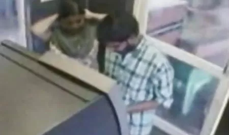 वह सेक्स सेक्स वीडियो पिक्चर अपनी जीभ पर सह लेता है