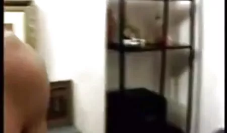 बाप kicks उनकी बेटी जब सेक्स फिल्म काम करते हुए वह चाहता है
