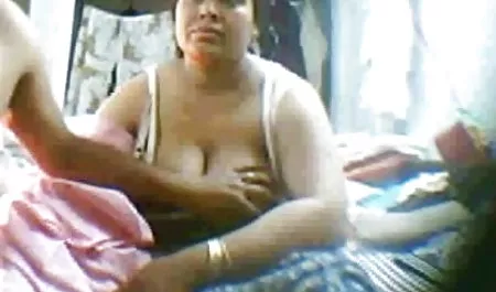 रूसी नर्स एक मरीज पर पहुँच जाती है सेक्सी फिल्म में