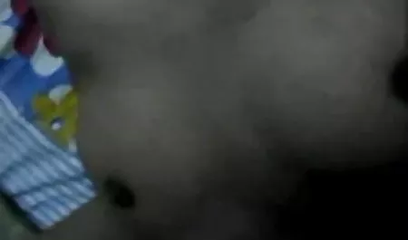 युवा सेक्सी फिल्म करने वाली सेक्सी busty MILF शामिल हो गए