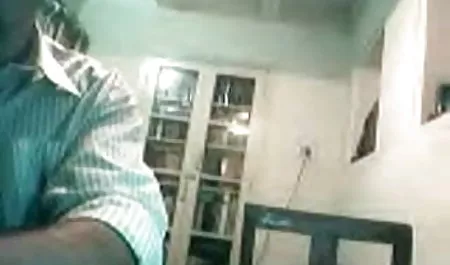 लाल हुड एक छोटे से लाल सवार सेक्सी पिक्चर फिल्म फिल्म हुड की तरह, कई कमबख्त अवसरों पर भेड़िया से जंगल में सवारी कर रहा है