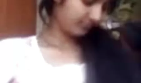 मेरी माँ रात का खाना बनाती है, जबकि फिल्म की सेक्सी बहन
