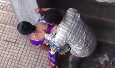 गोरा पानी सेक्सी की सेक्सी फिल्म के नीचे स्तन के नीचे से गुदा करता है