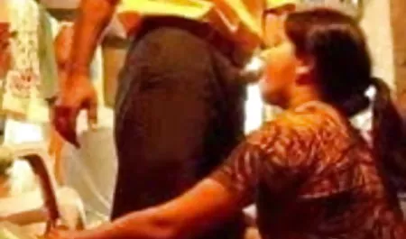 सुंदर सुनहरे बालों वाली Sexyextreme के बॉलीवुड सेक्सी फिल्म साथ शिश्न में झूठ बोल रही है और वेब कैमरा पर