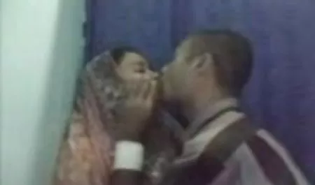 छात्र सेक्सी फिल्म वीडियो दे दो बेडरूम बालकनी में चूसने