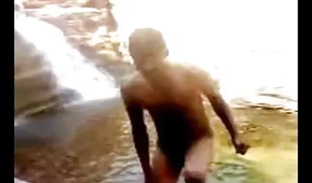 चिकन हिंदी फिल्म फिल्म सेक्सी फ़ीड और उसे मुंडा भट्ठा चाटना