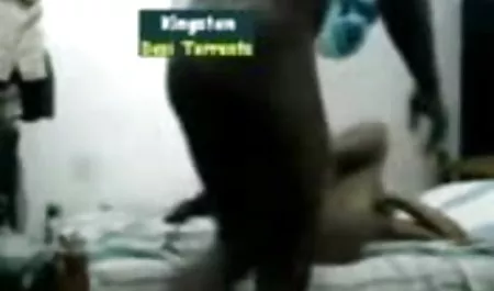 वह एक शॉवर बीपी सेक्स फिल्म ले लिया और यौन संबंध के लिए चला गया