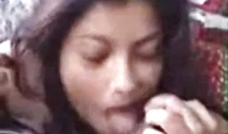 परिपक्व सहायक चिकित्सक जमीन पर एक सुंदर आगंतुक सेक्सी बीएफ फिल्में बीएफ पकड़ा