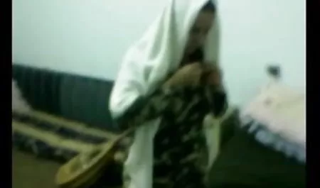 पिताजी एक सेक्सी फिल्म भेजो वीडियो सुनहरे बालों वाली लड़की में खाती है