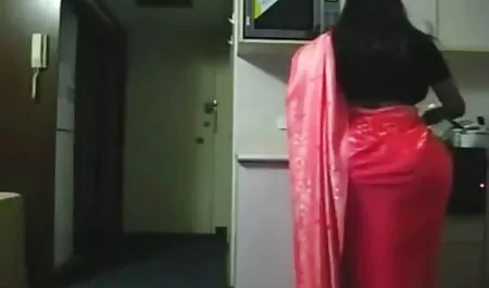 बिकनी हिंदी फिल्म सेक्सी प्रतियोगिता में कपड़ा