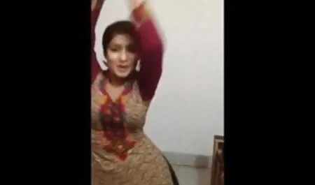पत्नी सपना चौधरी की सेक्सी फिल्में हमेशा हर जगह सेक्स करना चाहता है