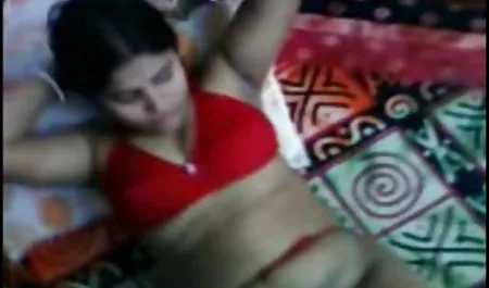 बिल्ली पानी के नीचे चिल्लाया और बच्चे को दे सेक्स फिल्म भेजें दिया