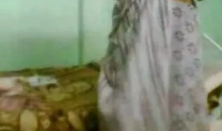 गर्म मोम साउथ सेक्स फिल्म के साथ परिपक्व गोरा स्ट्रिपटीज