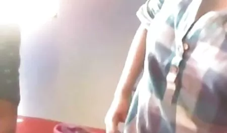 पत्नी clit stroked सेक्सी फिल्म वीडियो दो