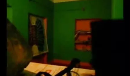 युवा कुतिया वीडियो की सेक्सी फिल्म उसे तंग गधा दिया