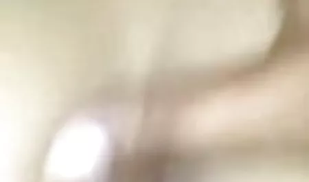 ट्रिपल नदी बंदरगाह के सामने भुगतान के लिए हिंदी फिल्म सेक्सी वेश्या के साथ चरम