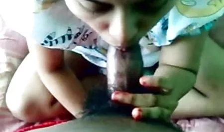 श्यामला उसकी पोशाक पर सेक्सी फिल्म बढ़िया सी तलाश है