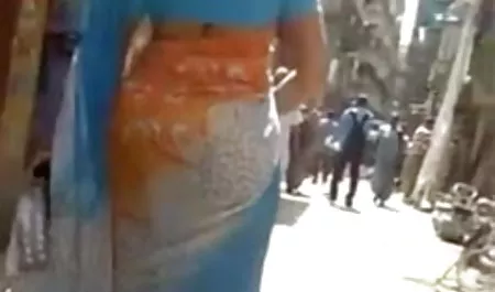 एक स्विमिंग सूट में एक पोती देखकर बहुत उत्साहित है फिल्म सेक्सी सेक्सी